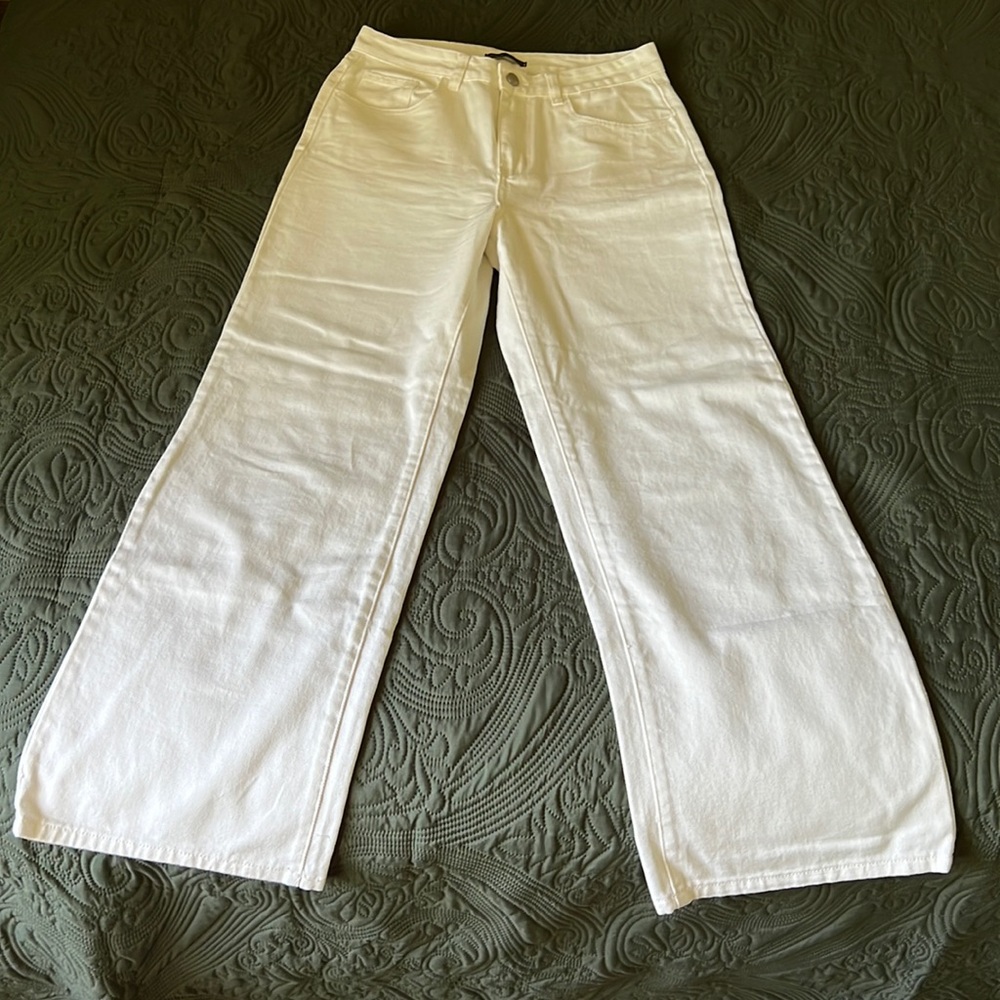 White baggy jeans